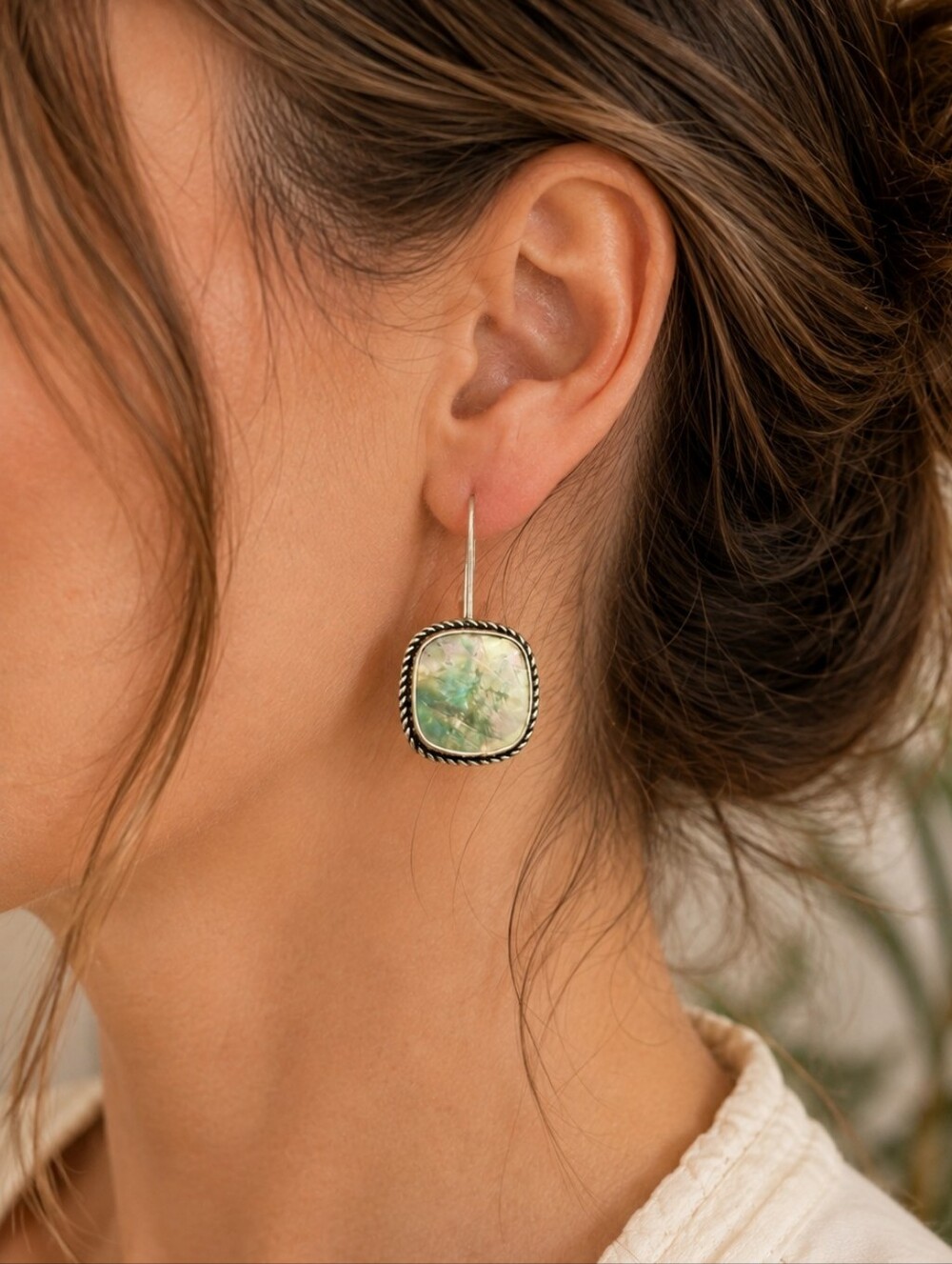 VINTAGE Mother of Pearl Dangle Earrings - Iridescent Shell